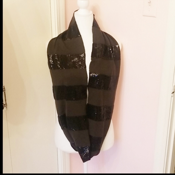 NWOT ALICE +OLIVIA sequin scarf - Picture 2 of 6